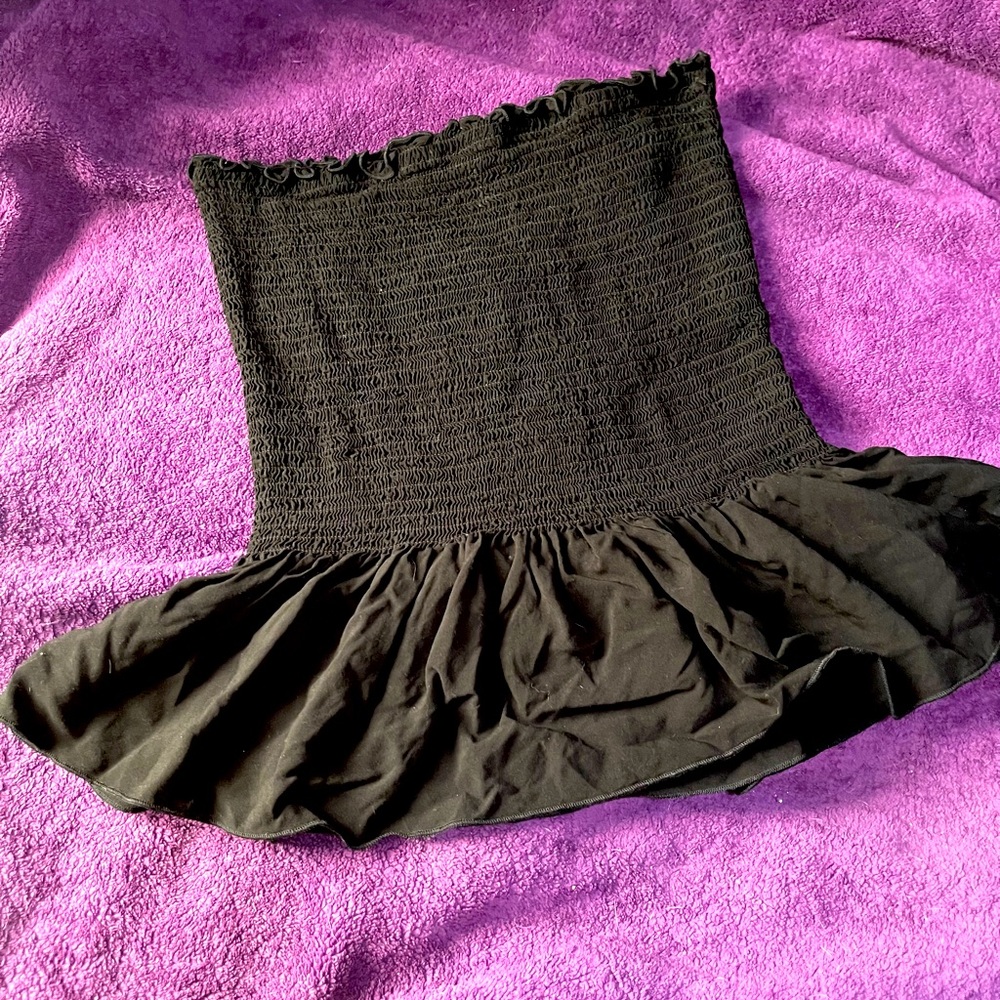 black strapless tube top with ruffle on bottom sz. small (can fit medium)